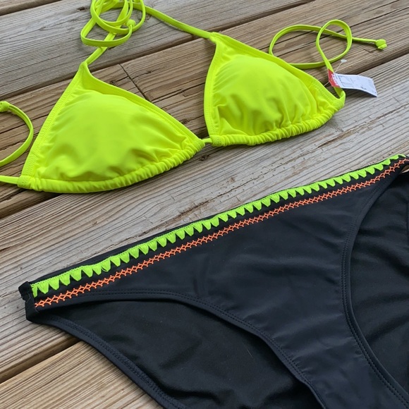 Neon Yellow & Black Bikini Set - Picture 2 of 3